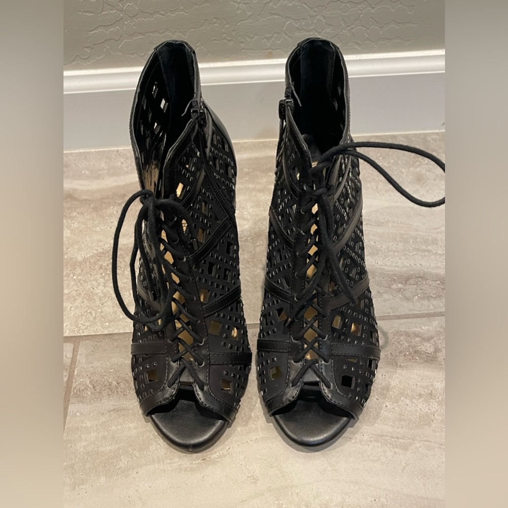 Gianni bini, lace up heals in black, size 7.5